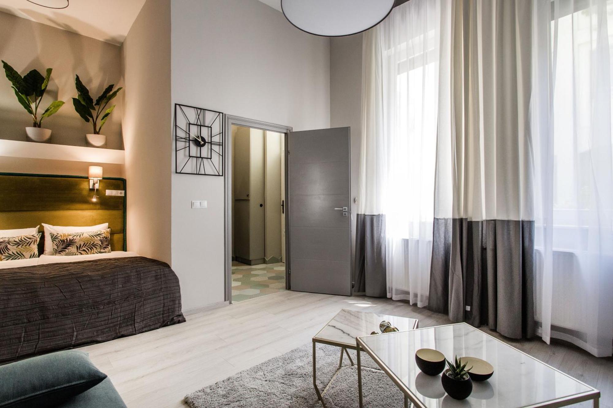Elegant Duplex Near City Greenery 부다페스트 외부 사진
